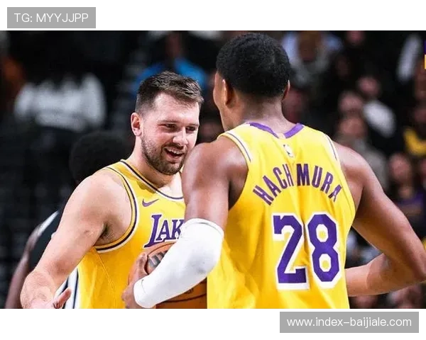 里夫斯复出罚球率排名第六,湖人攻防转换获关键提升。